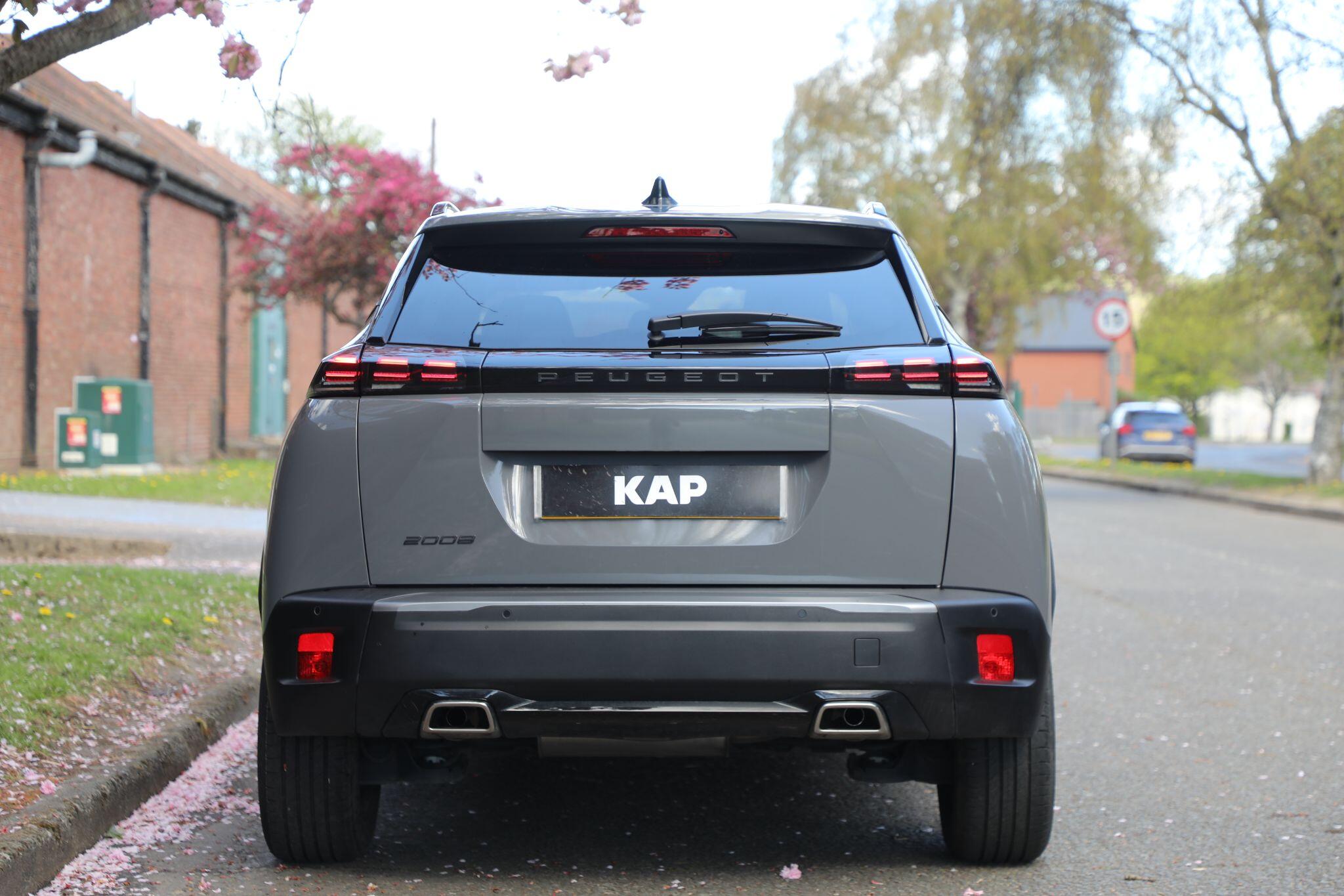 Large vehicle image